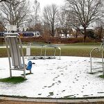 Sneeuw op beweegpark in het Spoorpark in maart nr. 20230315