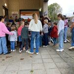 Kinderen van de BSO bij de voorleesheks nr. 202410681 